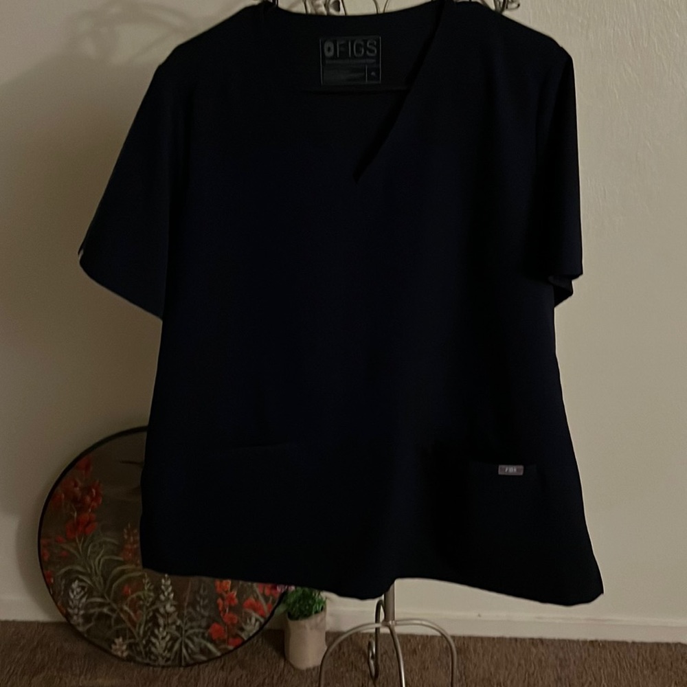 Women’s figs casma top XL